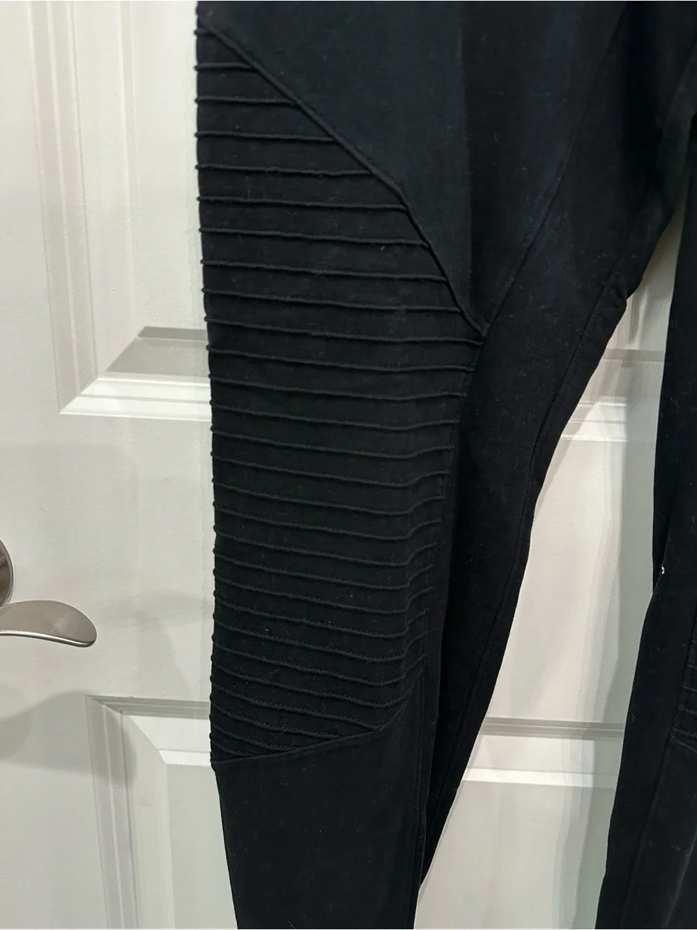 ALO Yoga Black Ribbed Knee Joggers with Zip Pockets